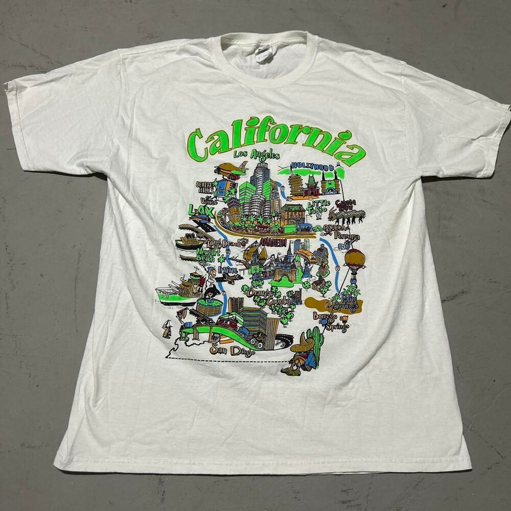 **Vintage 1990s Green and White Southern California Graphic Tee
